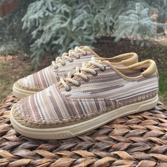 UGG Desert Sands Boho Stripe Espadrille Comfort Sneaker Kicks. Women US Size 8 - Picture 1 of 9